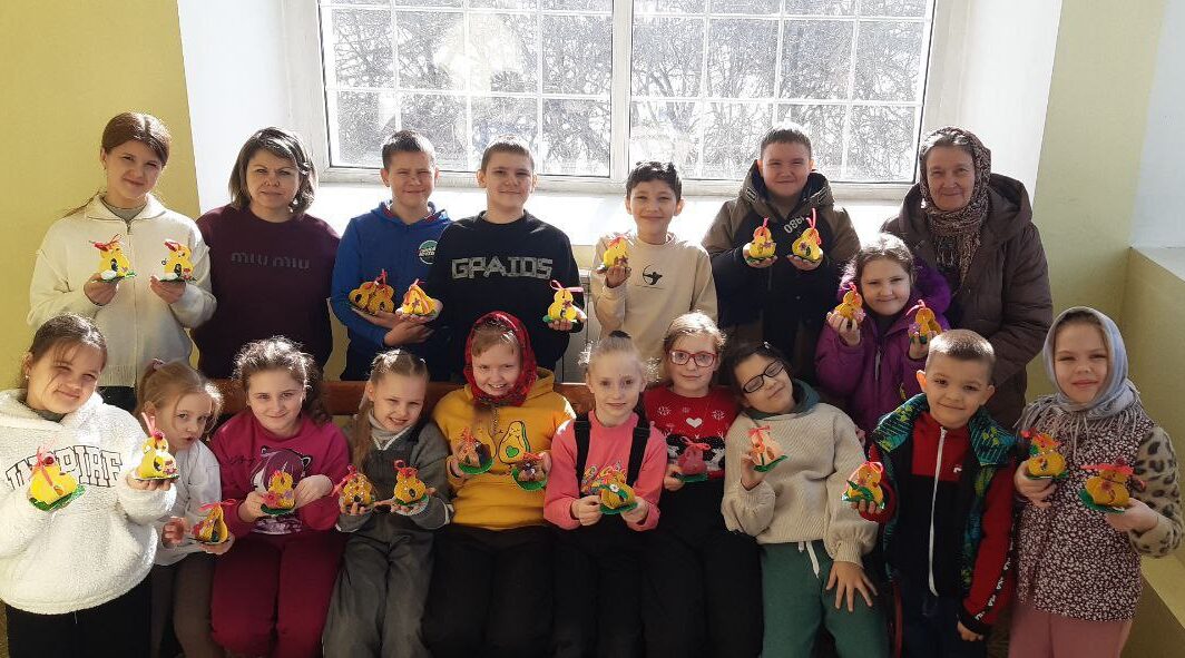 В воскресной школе города Севска сделали подарки к 8 марта