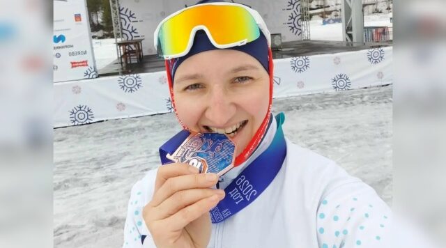 Брянская лыжница Наталья Есипова завоевала бронзу соревнований в Мурманске