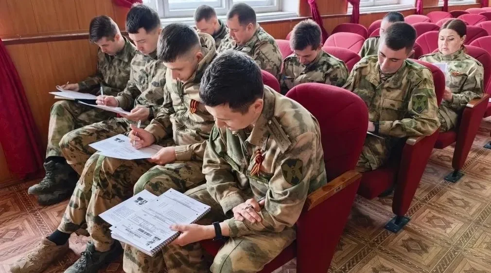 Брянские росгвардейцы приняли участие в «Диктанте Победы»