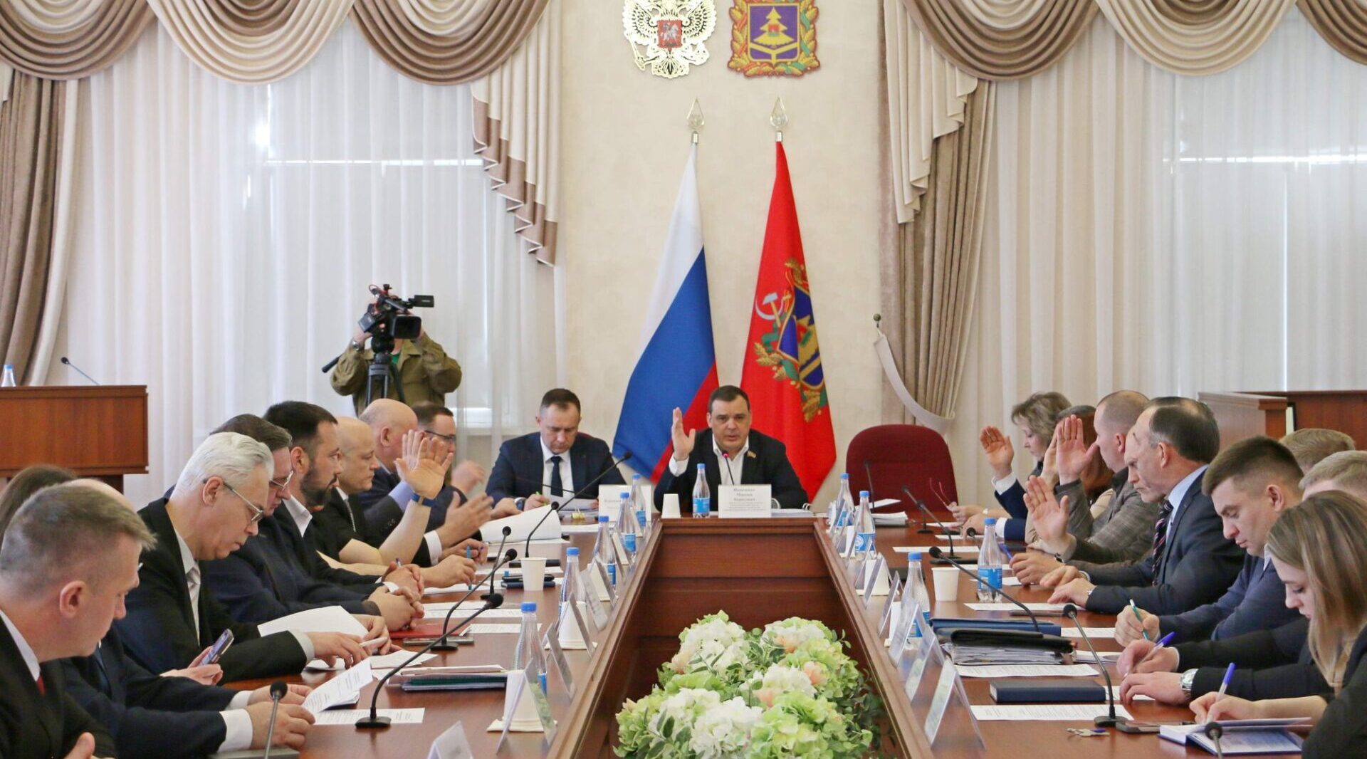 Промышленный комитет обсудил вопросы развития малого бизнеса и реконструкцию аэропорта