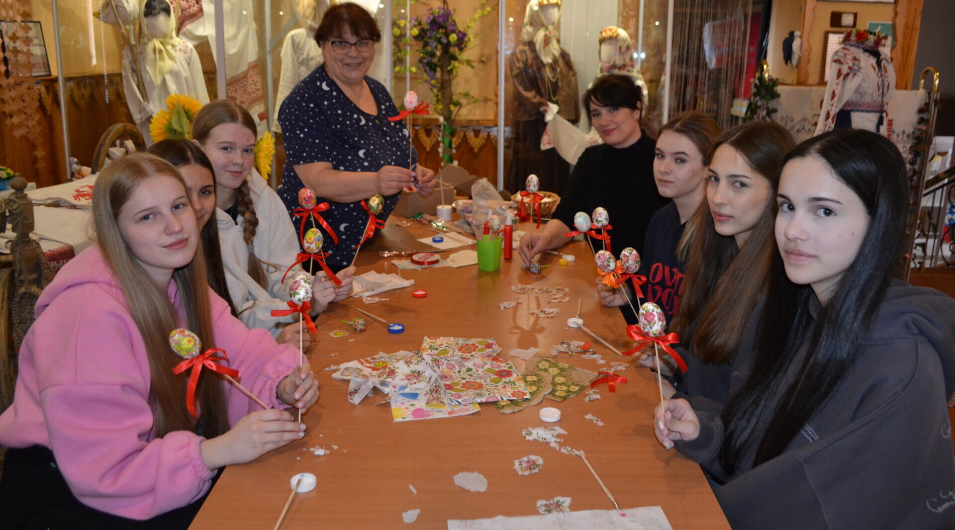 В музее «Рушника и костюма» Севского района прошли пасхальные посиделки