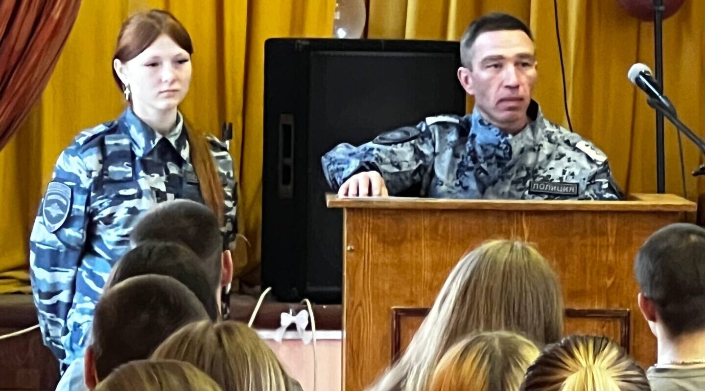 Транспортные полицейские Брянска рассказали студентам о карьере в МВД