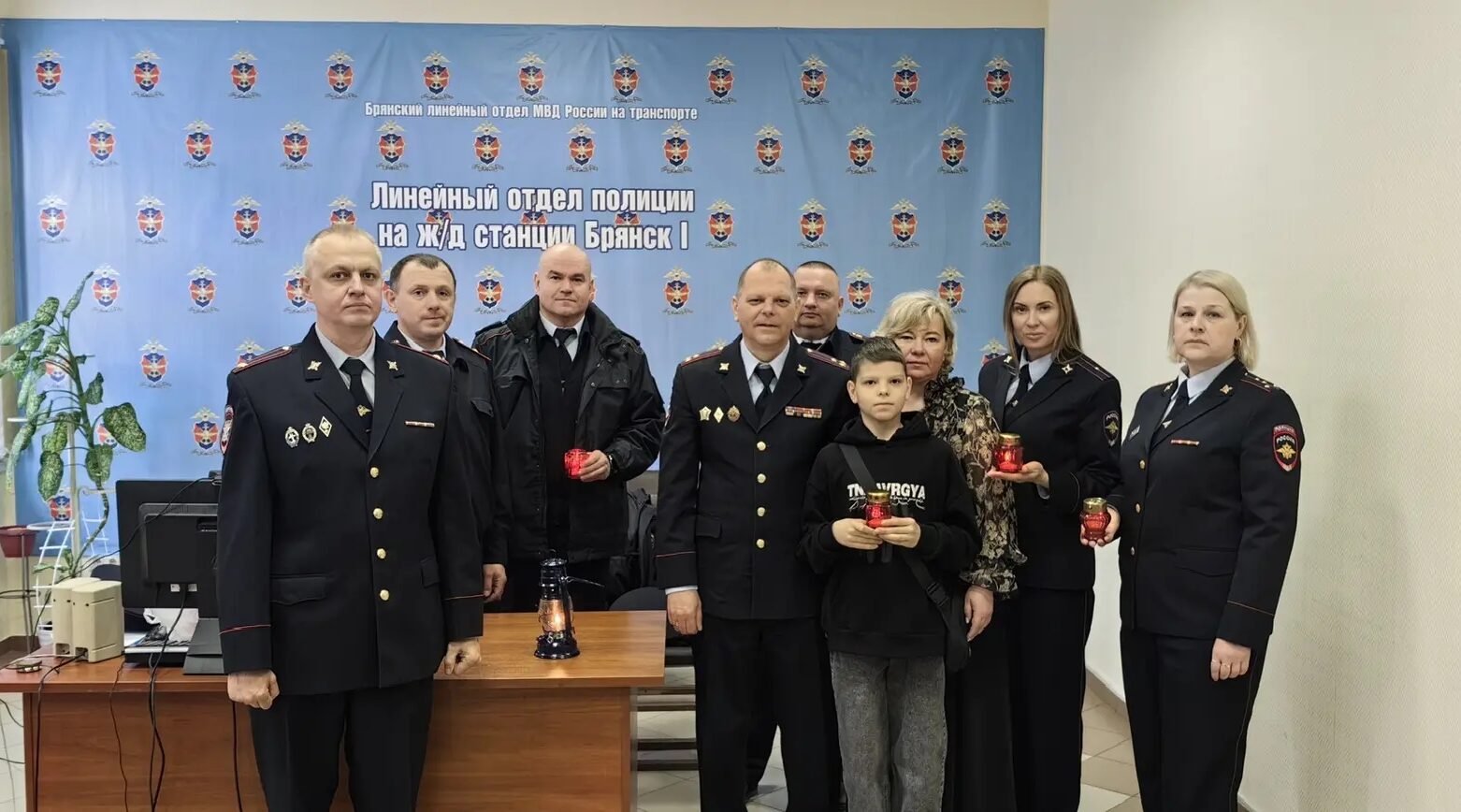 Частицу Благодатного огня транспортные полицейские передали коллегам в приграничные регионы