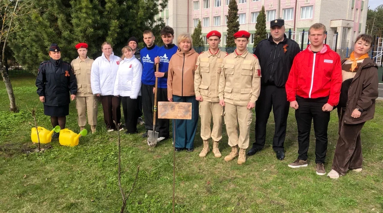 Сотрудники ЛОП на станции Унеча Брянского ЛО МВД России на транспорте провели акцию «Сад Памяти»