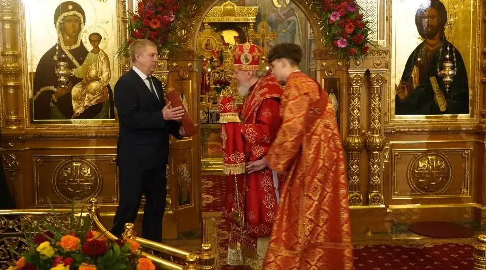 Александр Богомаз поздравил земляков со Светлой Пасхой