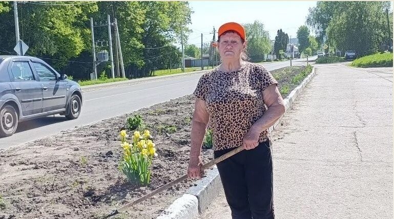 В Севске на одной из центральных улиц расцвела новая клумба