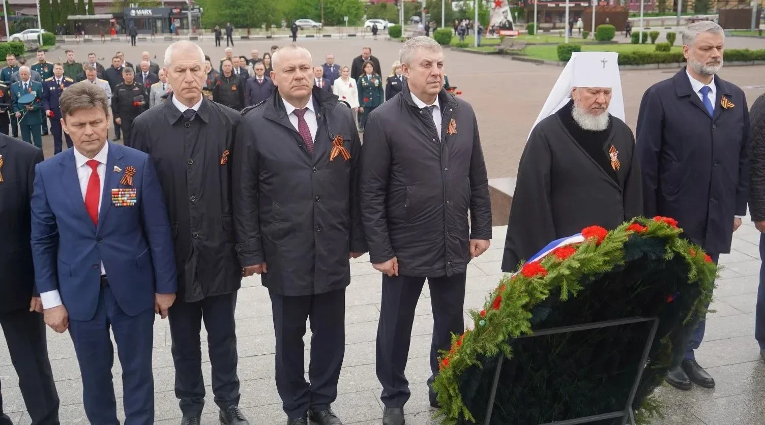 Александр Богомаз в память о Героях возложил цветы на Кургане Бессмертия
