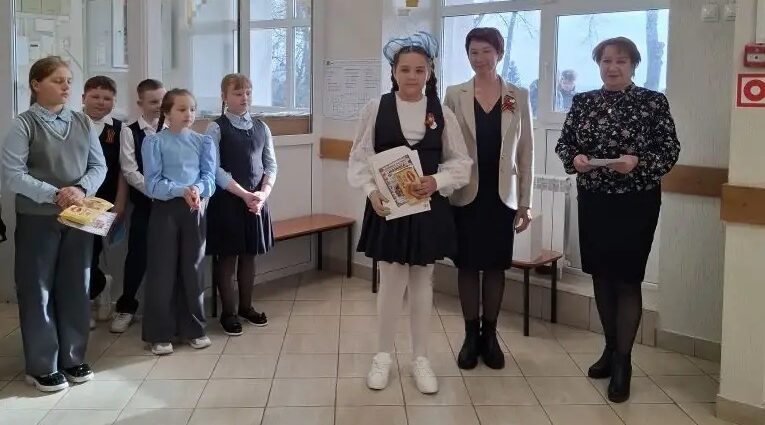 Юные художники Севского района приняли участие в конкурсе детского рисунка «Мозаика профессий»