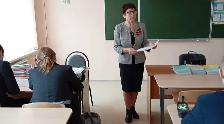 Специалисты центра занятости населения Севского района проводят занятия со старшеклассниками