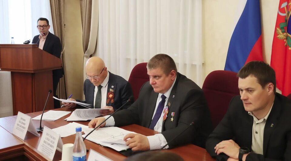 Комитет по молодежной политике контролирует развитие добровольчества и патриотизма