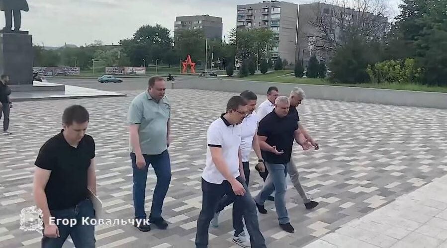 В подшефной в Брянке ЛНР брянские строители и коммунальщики ведут восстановительную работу
