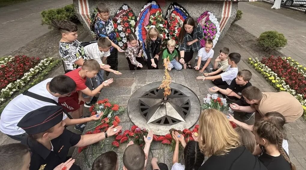 В Брянской области транспортные полицейские провели для школьников акцию «Свеча памяти»