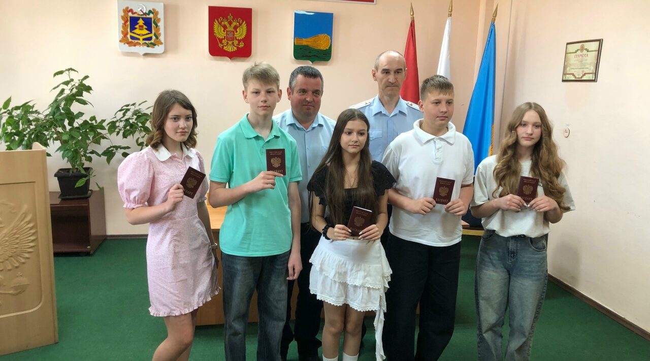 В Севске прошла акция «Мы – граждане России»