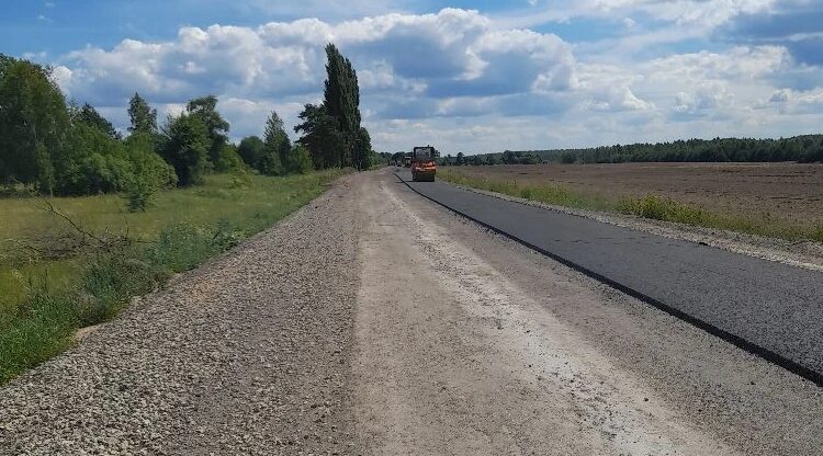 В Новозыбкове продолжается ремонт участка автодороги Новозыбков – Халеевичи – Старая Рудня
