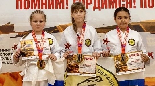 Пять медалей привезли из Тулы юные каратистки Дворца единоборств