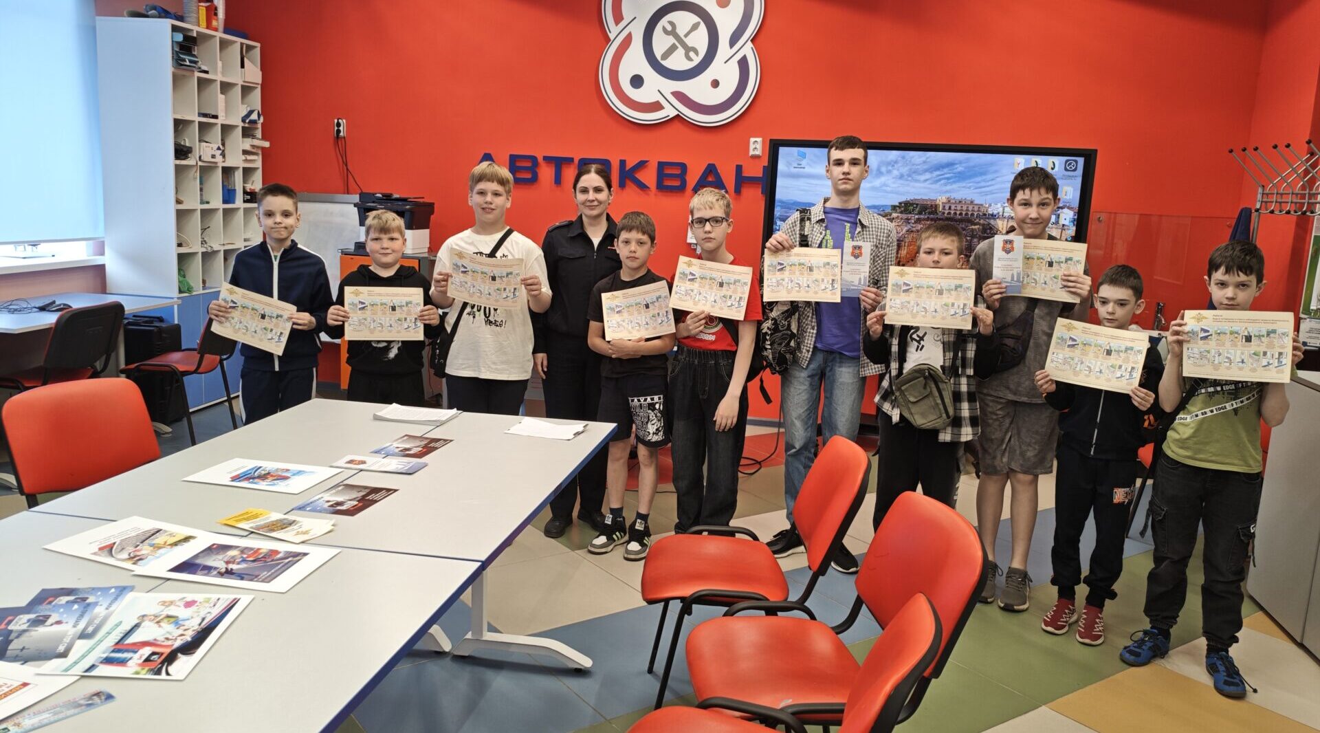 В «Кванториуме» транспортная полиция организовала для школьников профилактическую квиз-игру