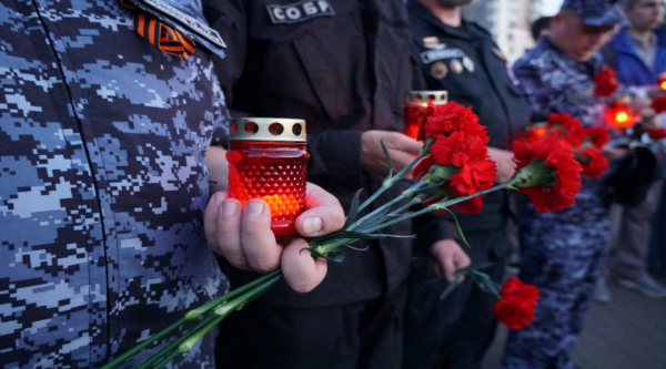 В Брянске росгвардейцы присоединились к акции «Свеча памяти»
