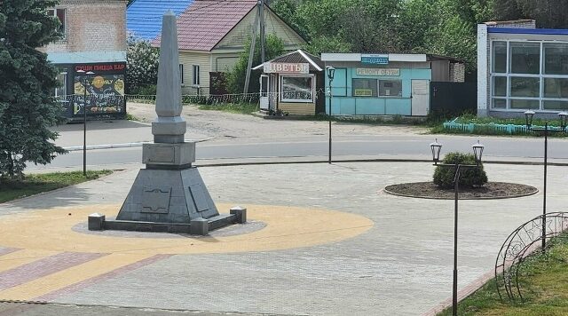 В Клетне благоустраивают общественную территорию