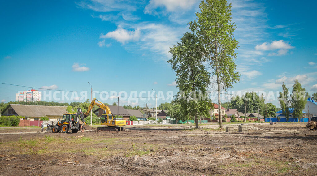В парке «Олимпийский» высадят более полутысячи молодых растений