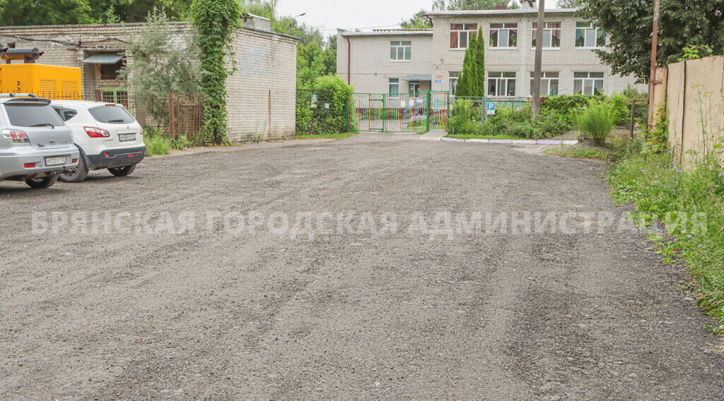 С помощью асфальтовой крошки в Брянске отремонтировано более 8700 квадратных метров дорог