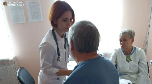Мобильная бригада Навлинской ЦРБ провела диспансеризацию в селе Борщово