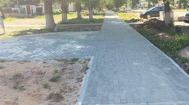 В Сеще благоустраивают общественную территорию