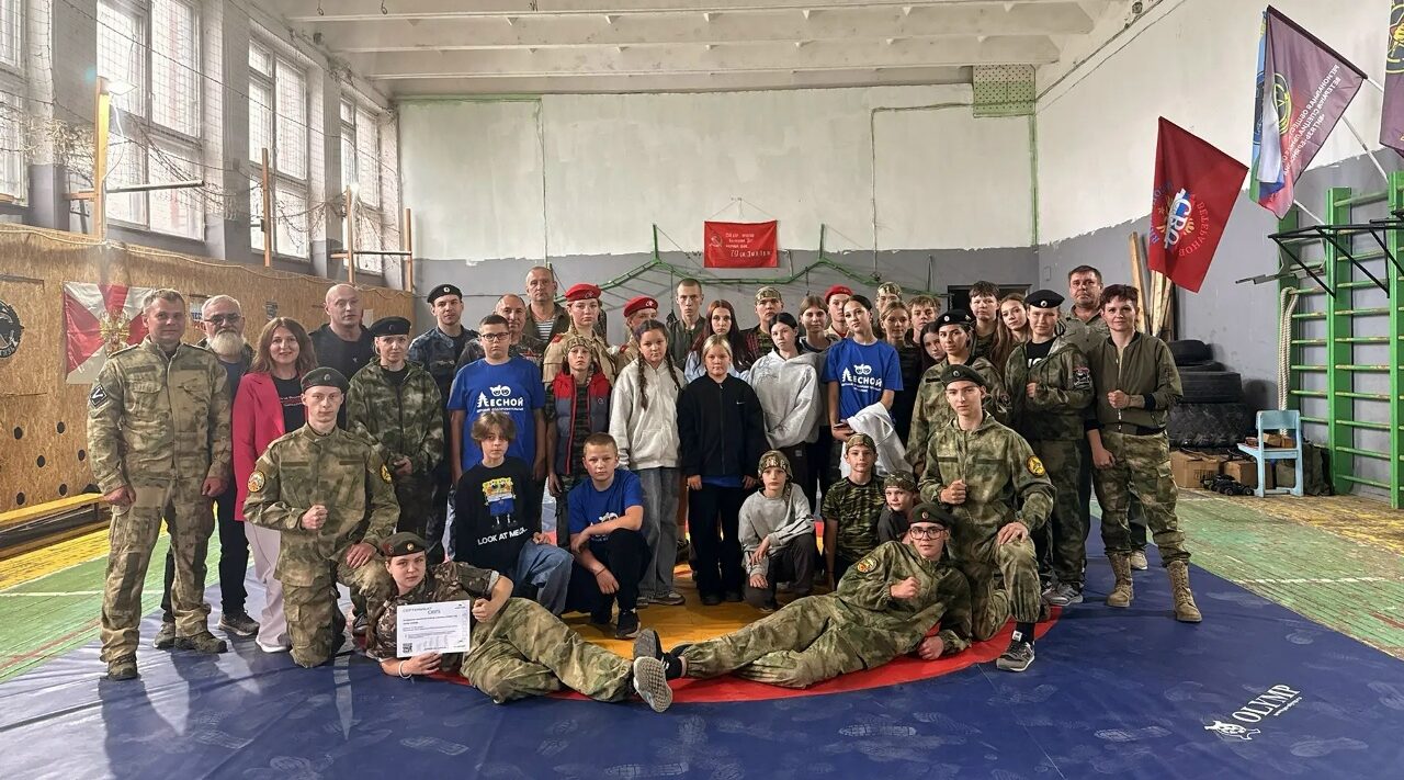 В «Витязе» прошла встреча детей из лагеря «Лесной» с настоящими героями