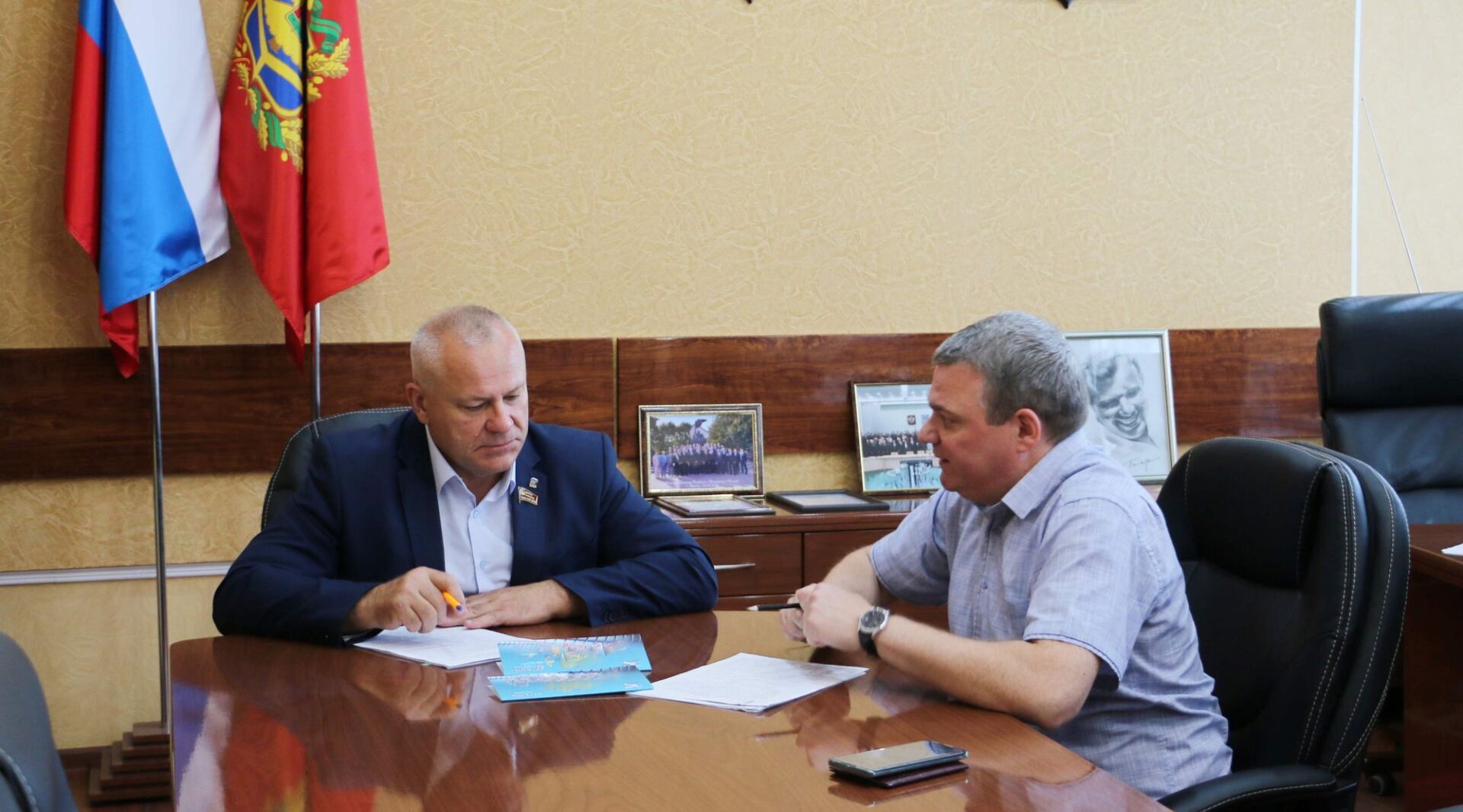Валентин Суббот провел рабочую встречу с генеральным директором АО «КЗПК» Сергеем Шашуро
