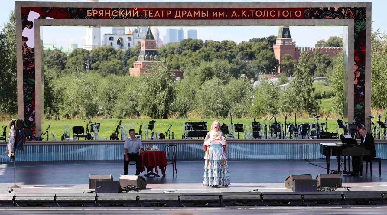 Брянские театры выступили на «Театральной неделе» в московском парке «Зарядье»