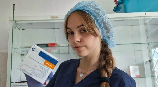 В Унечской ЦРБ работает процедурная медицинская сестра Алина Стрешная