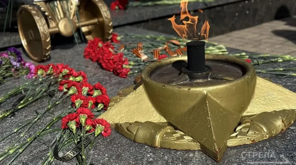 Под Брянском у памятника воинам-водителям провели торжественное мероприятие