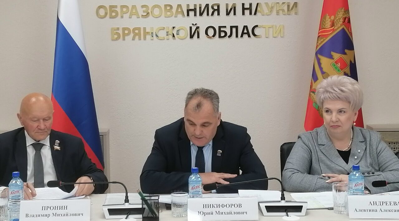 Десяти педагогам присвоят почётное звание «Заслуженный работник образования Брянской области»