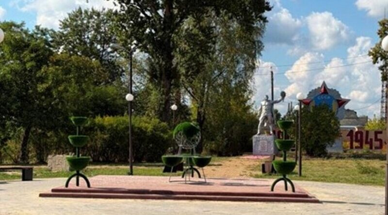В поселке Ивот завершено благоустройство сквера «Победы»