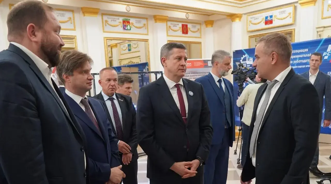 Егор Ковальчук поздравил брянских машиностроителей с профессиональным праздником
