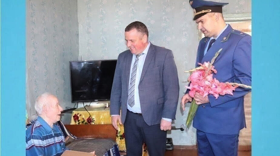 В Севске ветерана поздравили с Днем освобождения Брянщины
