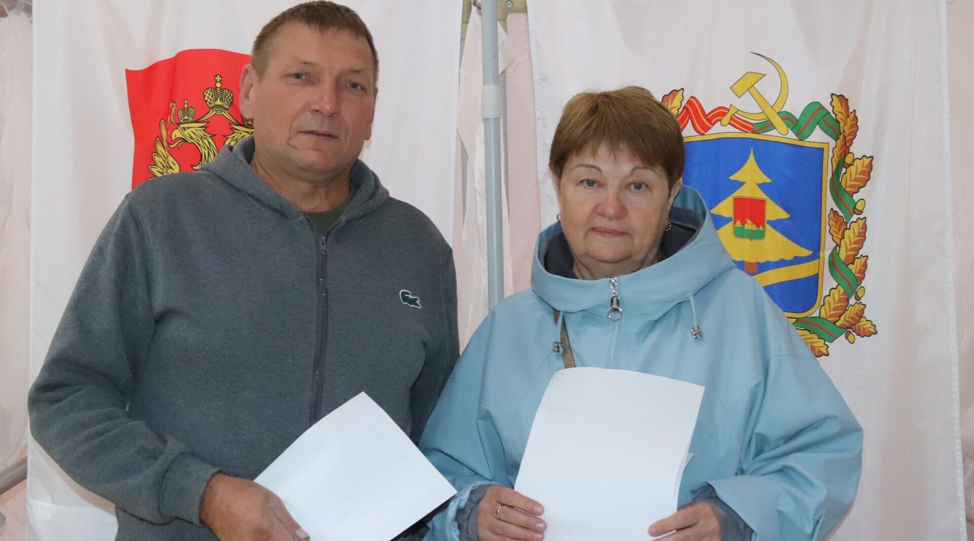 Семейная пара Мироновых приняла участие в голосовании