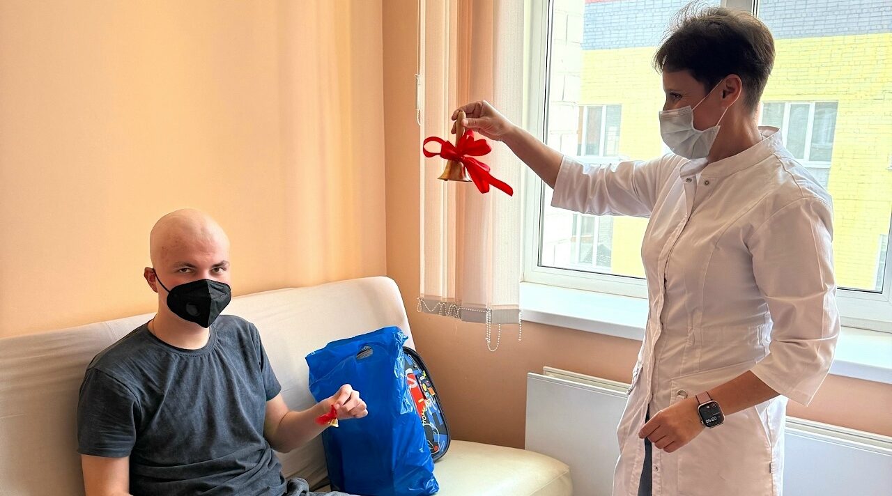 Фонд «Ванечка» поздравил с 1 сентября юных пациентов онкогематологического центра