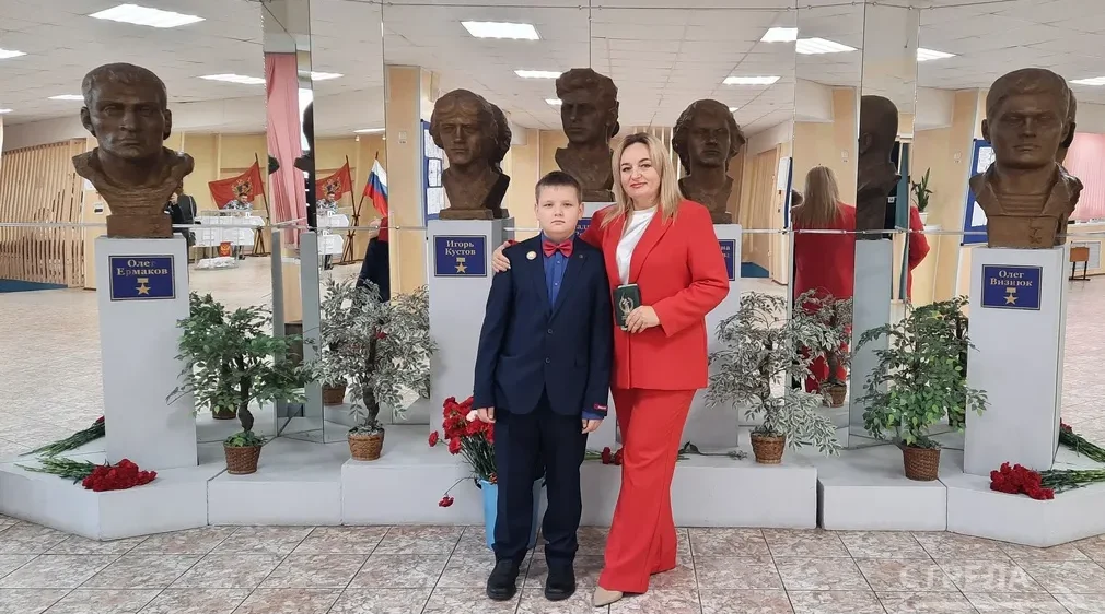 В Брянске Марина Седнева проголосовала на выборах вместе со своим сыном