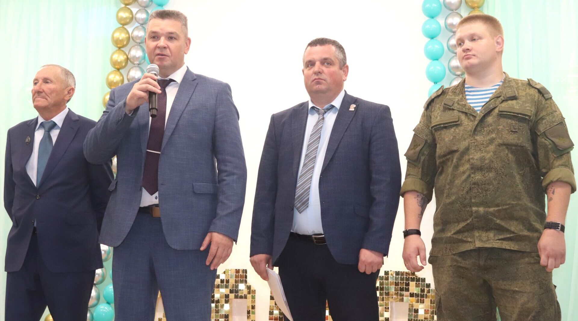 В Севской школе №2 прошла торжественная линейка