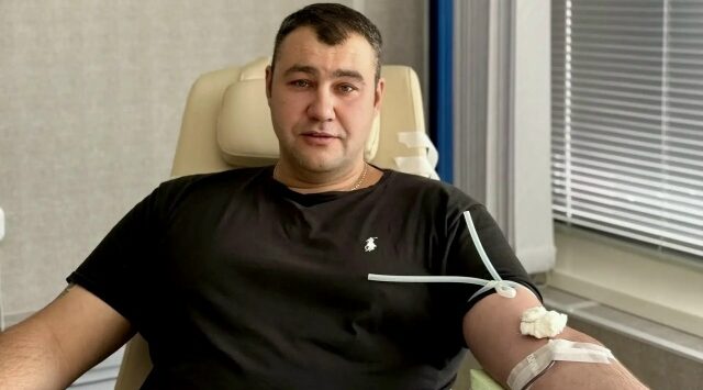 Почётный донор России Евгений Пижонков вновь посетил Брянскую областную станцию переливания крови