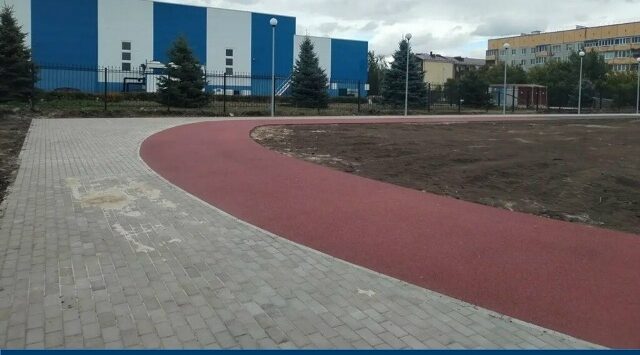 В Трубчевске продолжаются работы по благоустройству общественной территории