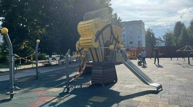 В Сельцо благоустроили детскую площадку