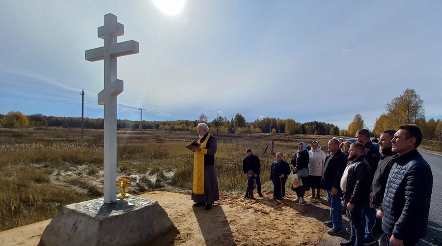 В Гришиной Слободе освятили Православные кресты