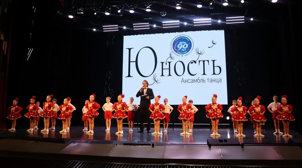 Ансамбль «Юность» подарил зрителям праздник танца