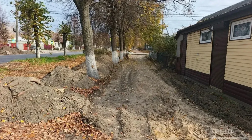 В Брянске на улице Ульянова обустраивают тротуары