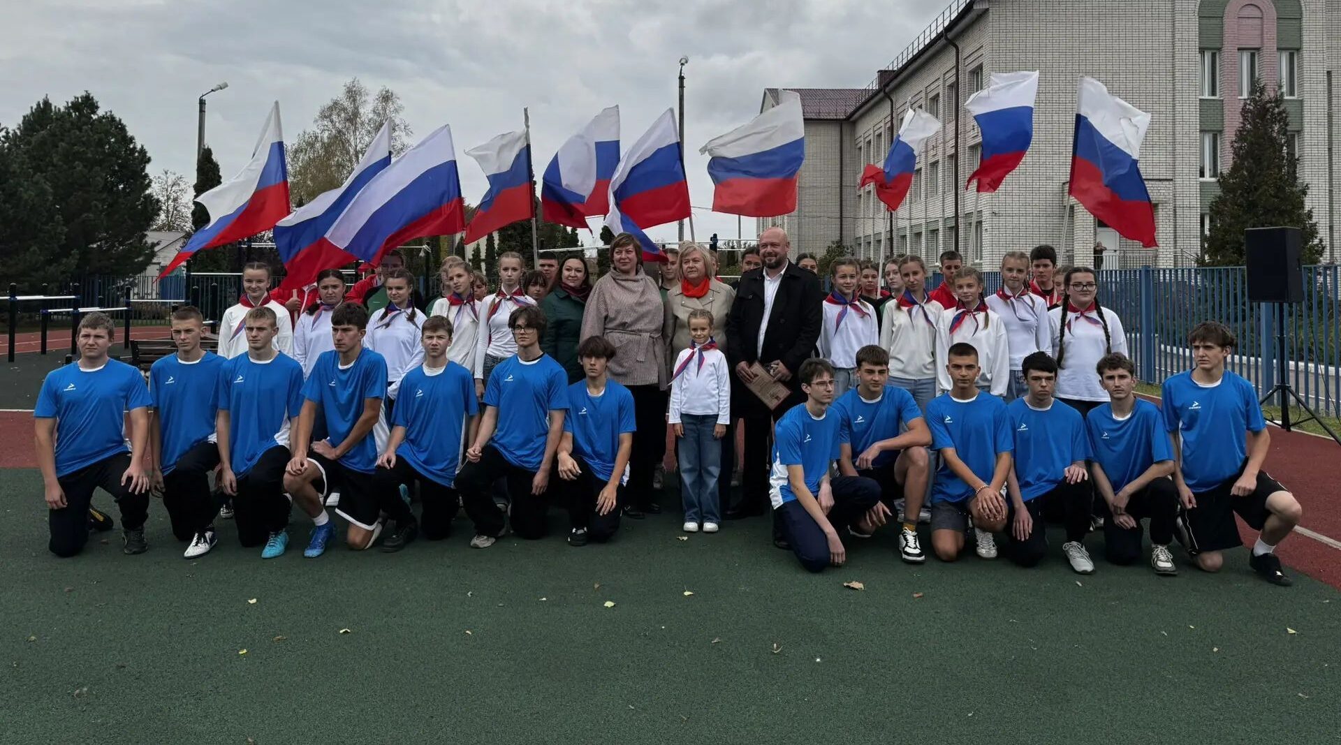 В Унече открыли новую современную спортивную площадку